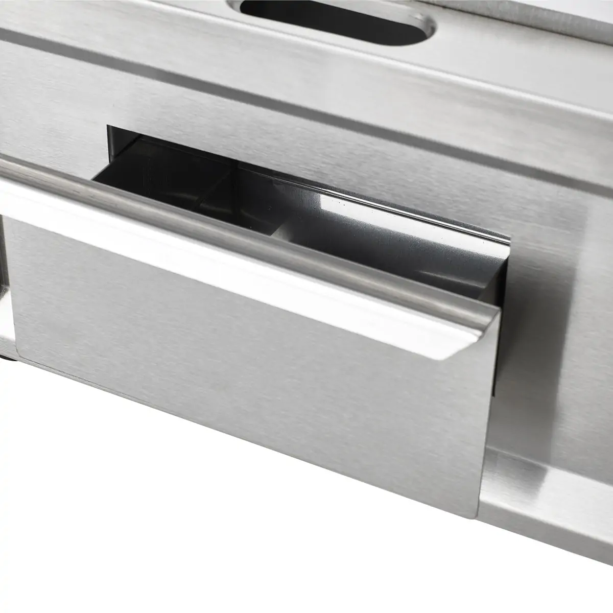 Placement and installation detail of oil tray for EG-0027 commercial electric griddle