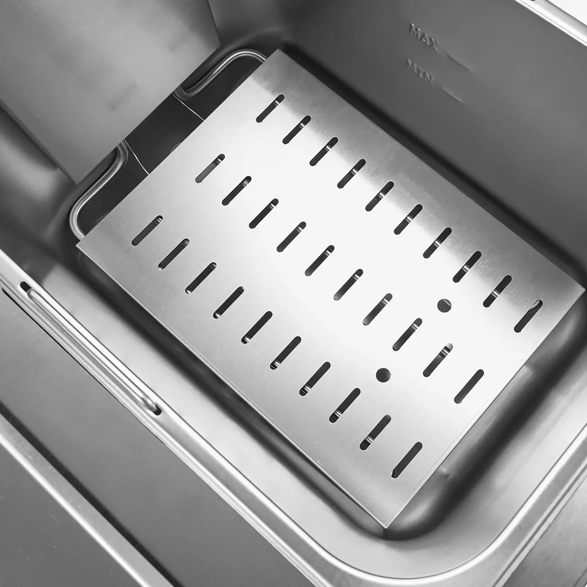 Commercial fryer oil level indicator with MIN and MAX marks