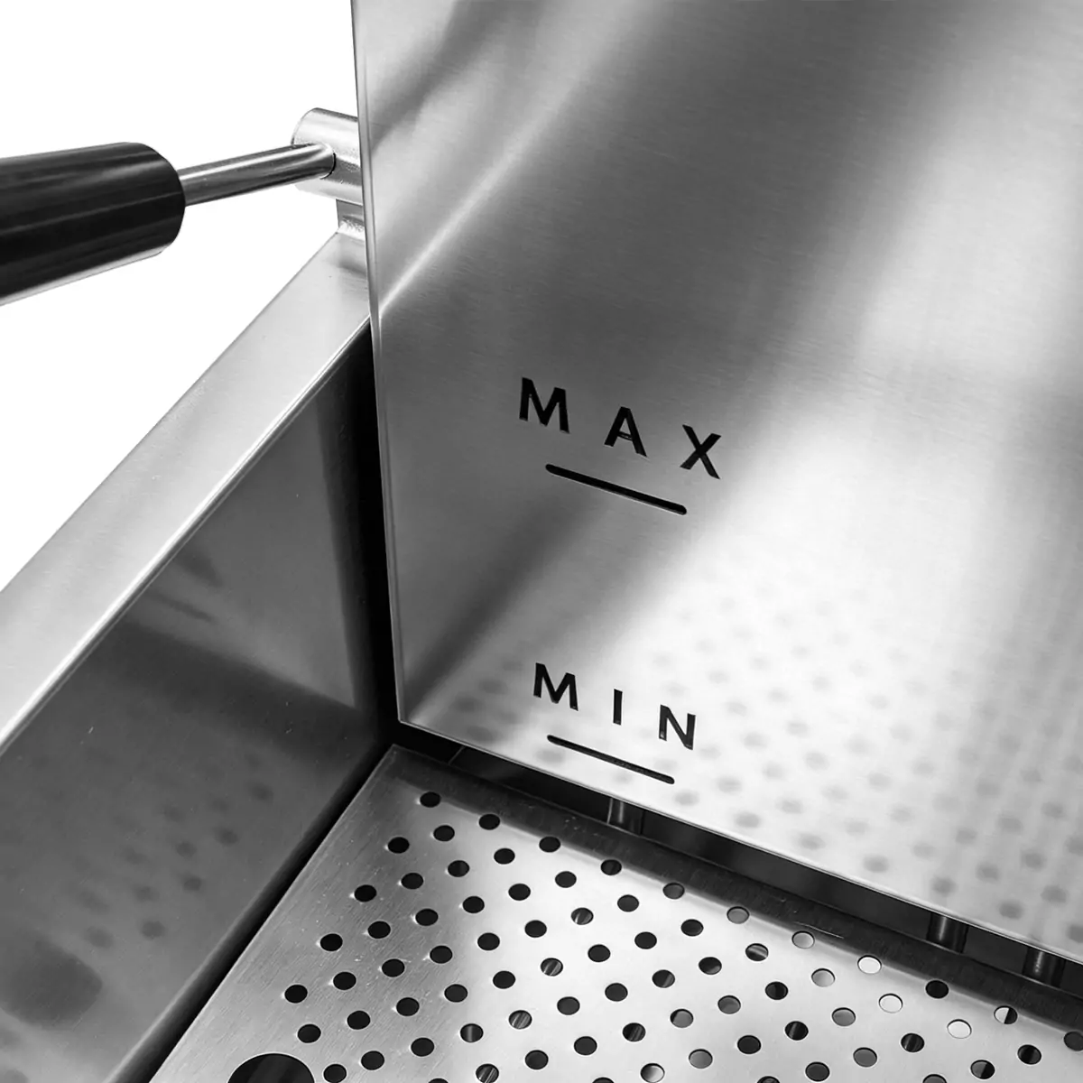 EF004-B Series min max oil level markings and crumb divider